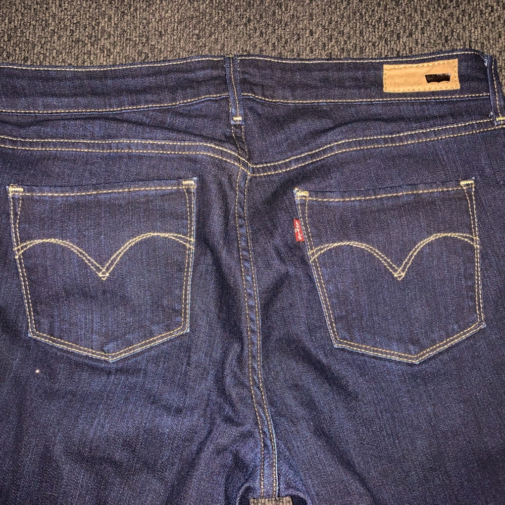 Levi’s Lady Size 10 Slim Leg Classic Rise Darker Wash Like New Jeans Denim